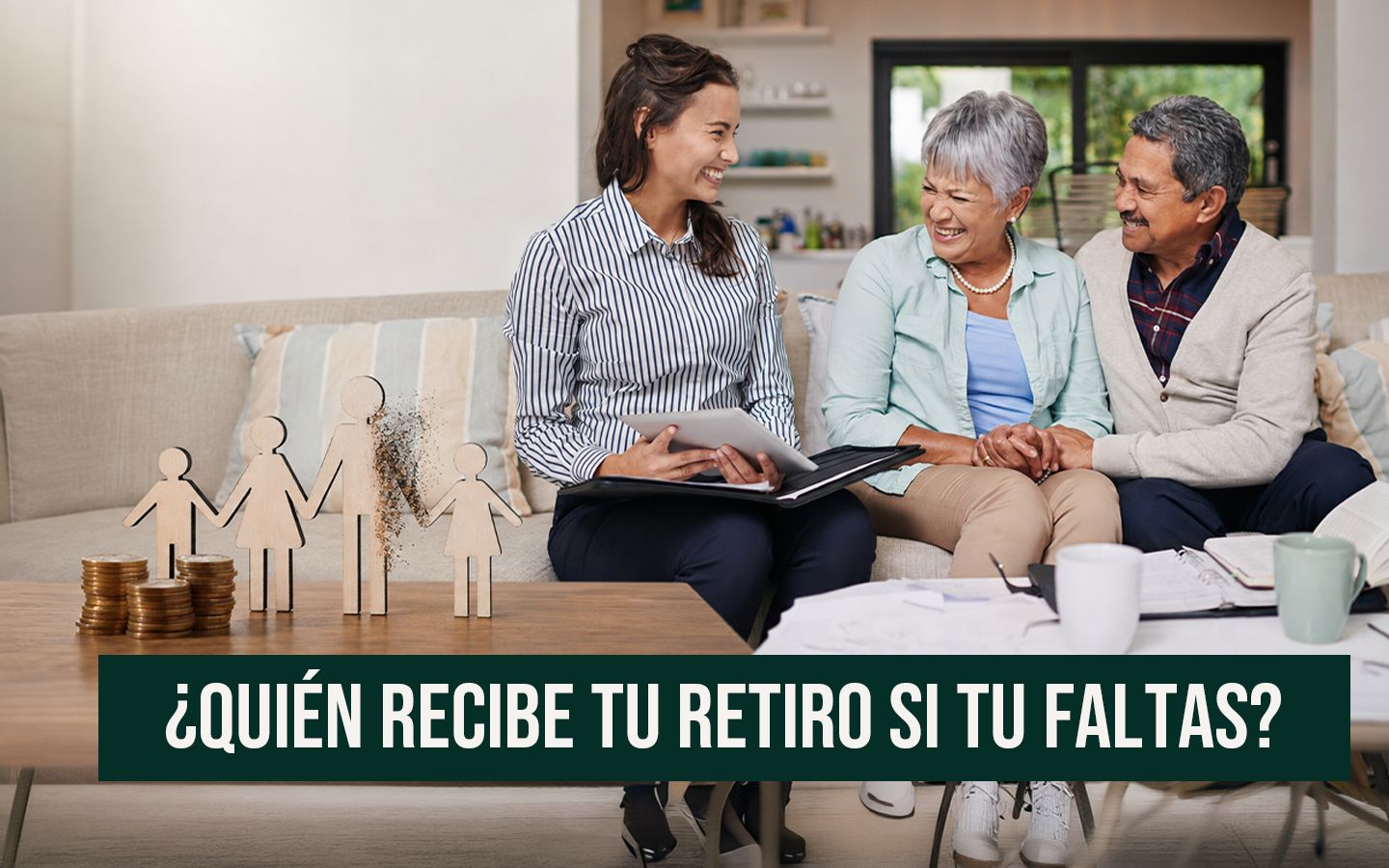 Pareja madura consultando a una asesora sobre la pregunta "¿Quién recibe tu retiro si tú faltas?", en alusión a los beneficiarios de cuentas de retiro en Puerto Rico.