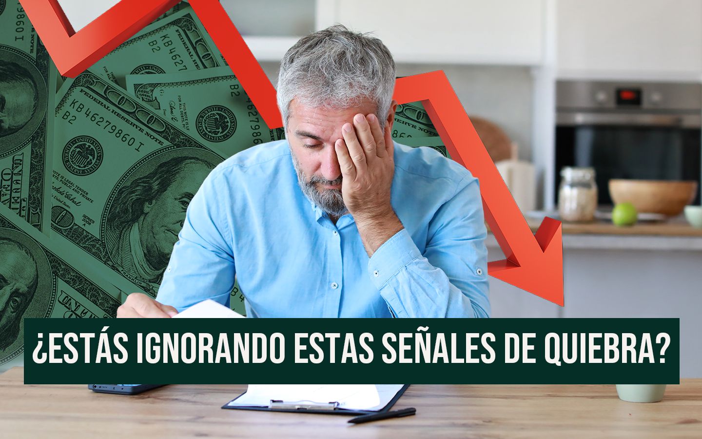 Hombre preocupado revisando documentos financieros junto a billetes y una flecha descendente que representa el aumento de quiebras en Puerto Rico.